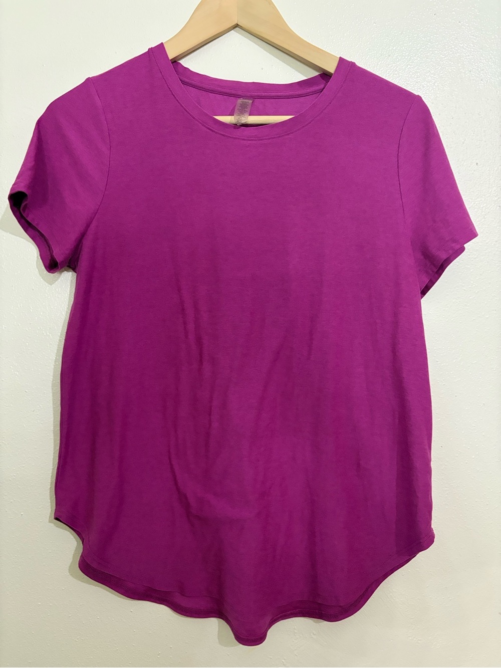 Beyond Yoga Featherweight On The Down Low Tee Medium
